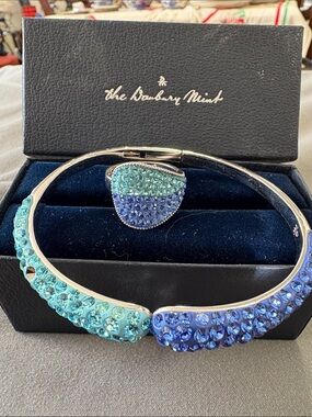 Danbury Mint bracelet and ring set features a striking gradient of blue and aqua